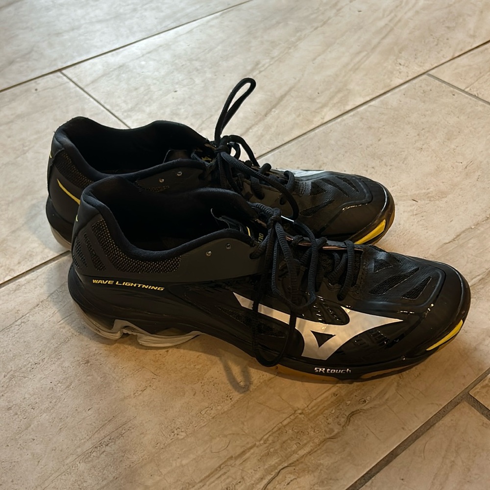 Mizuno volleyball shoes